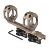 Il RECON Quick Detach Scope Mount offre un sistema di sgancio rapido, costruzione in alluminio 6061 T6 e un design cantilever per un'ottimale posizione dell'ottica.