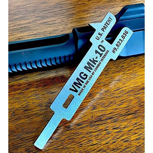 Il VMG MK-10 di VetPowered è uno strumento di pulizia multifunzionale in acciaio inox, progettato per rimuovere carbonio ostinato e supportare veterani americani.