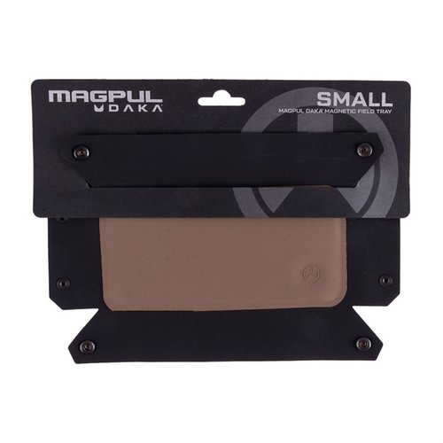 Il DAKA Magnetic Field Tray di Magpul offre una superficie magnetica per tenere organizzati i piccoli pezzi, resistente e facile da riporre, ideale per armieri e range.