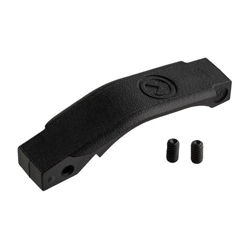 Il MOE Enhanced Trigger Guard di Magpul è un sostituto in polimero per AR15/M4, facile da installare, ergonomico e progettato per l'uso con guanti.