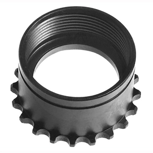 Il Troy Standard AR15 Barrel Nut è un'alternativa robusta ai normali barrel nut, offrendo maggiore durata e affidabilità per le tue esigenze di tiro.