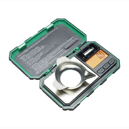 La bilancia digitale RCBS Pocket Scale offre una capacità di 1500 grain, precisione di 0.10 grain, display facile da leggere e design robusto, con batterie incluse.
