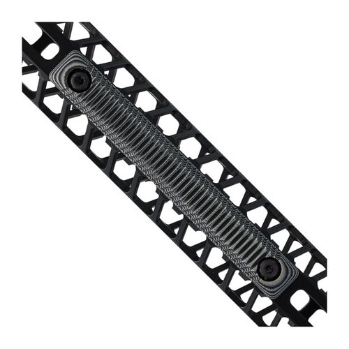 I pannelli M-LOK Alien® offrono una texture incrociata rigata per una presa sicura. Compatibili con 3 slot M-LOK, sono leggeri e resistenti, perfetti per il tuo fucile.