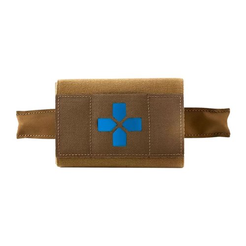 Il Micro Trauma Kit NOW! Pro è compatto, montabile su MOLLE e progettato per un accesso rapido ai fornimenti medici essenziali con una sola mano.