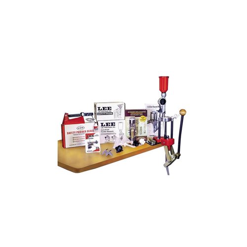 Il kit Deluxe Classic Turret Press di Lee Precision consente di caricare oltre 250 colpi all'ora, include strumenti per la preparazione delle munizioni e un'ampia guida al ricarico.
