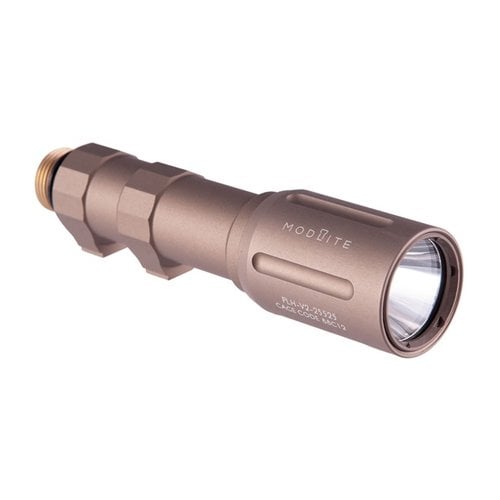 La Modlite PLHv2 18650 offre 1350 lumen, 54.000 candela, costruzione robusta, durata di 75 minuti e un perfetto equilibrio tra flood e throw.