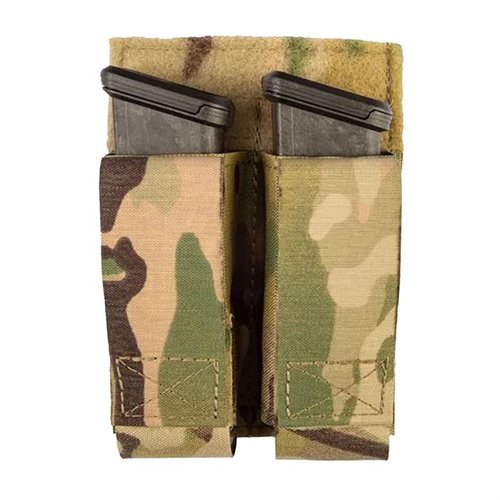 La Double Pistol Magazine Pouch di Grey Ghost Gear offre spazio per due caricatori, con magneti potenti per una sicurezza ottimale e costruzione in nylon laminato resistente.