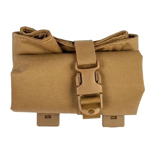 Il Roll Up Dump Pouch di Grey Ghost Gear offre un'ulteriore capacità di stoccaggio, si arrotola per risparmiare spazio e si attacca facilmente a MOLLE/PALS.