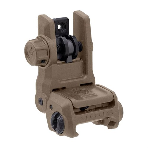 Il MBUS 3 di Magpul è un mirino posteriore leggero e resistente, con sistema di apertura rapida, altezza standard AR e pulsante ambidestro per un uso semplice.