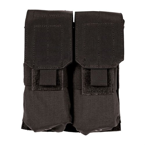 La pouch Strike AR-15 4-Mag di Blackhawk tiene quattro caricatori da 30 colpi, con chiusura hook-and-loop per protezione e drenaggio rapido dell'acqua.