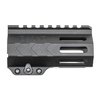 Il sistema di rail WORKHORSE® M-LOK® è leggero e snello, offre montaggi M-LOK® e una rail Picatinny MIL-SPEC, disponibile in diverse lunghezze.