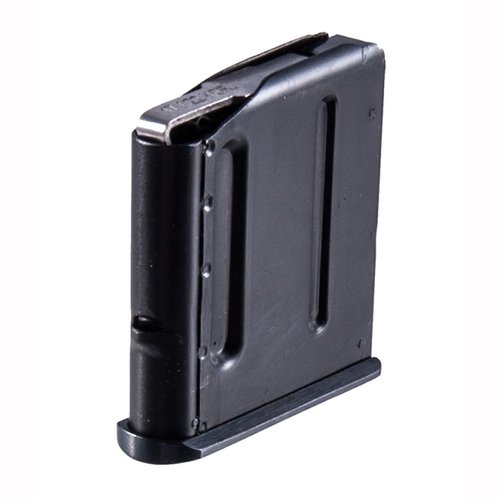 Il caricatore CZ 527 .22 Hornet da 5 colpi è in acciaio resistente, con finitura blued opaca e base rimovibile per una facile pulizia, garantendo prestazioni affidabili.