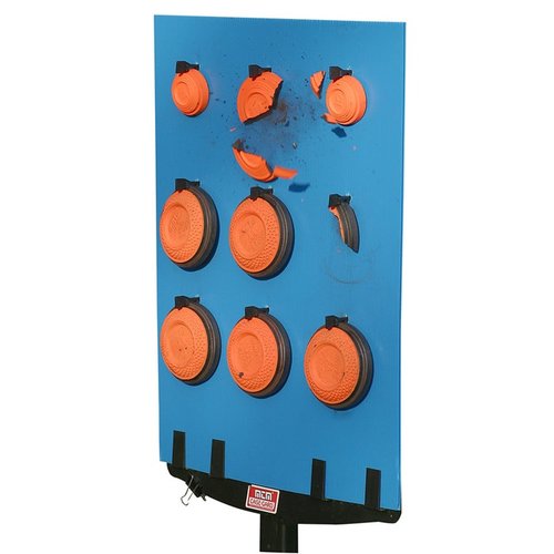 La MTM Bird Board con 18 clip per bersagli in argilla è facile da caricare e misura 17.5x23in, ideale per migliorare la tua esperienza di tiro.