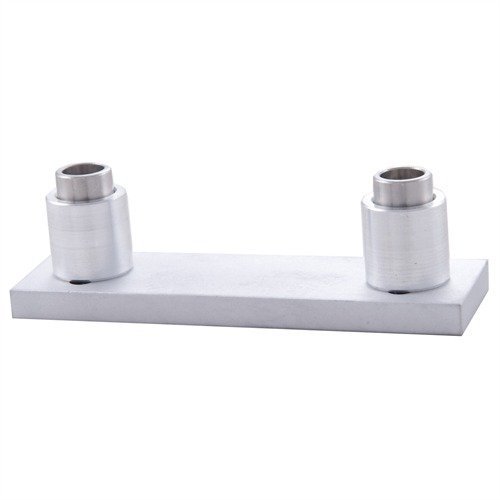 Il #350 Adjustable Comb Hardware in alluminio consente un'infinita regolazione della testa per un adattamento ottimale in ogni tipo di tiro, con regolazioni in quattro direzioni.