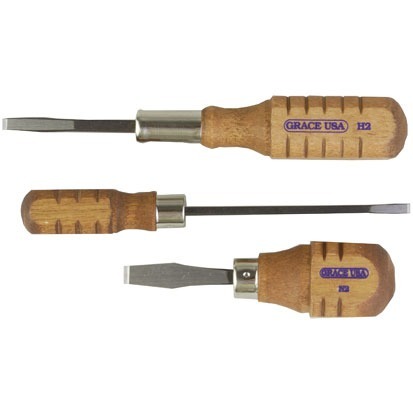 Set di cacciaviti Colt GRACE USA, progettato per adattarsi perfettamente a viti di armi, con manico in legno e punte indurite. Include 3 cacciaviti e una custodia in vinile.
