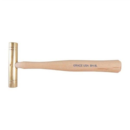 Il GUNSMITH'S BRASS HAMMER di Grace USA è realizzato in ottone di alta qualità, con manico in hickory ergonomico, perfetto per lavori di gunsmithing delicati.