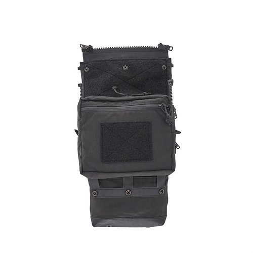 Il ASSAULT BACK PANEL CORE offre versatilità con zip di attacco, configurazioni multiple e tasche sicure per attrezzature, ideale per operazioni tactical.
