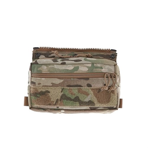 Il GP Flap per l'Assault Back Panel Core offre un ampio scomparto, chiusura a zip, tasche interne e supporti per oggetti sensibili, ideale per operazioni.