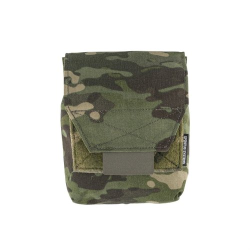 La JSTA Pouch offre una soluzione salvaspazio per cinture da battaglia, con scomparti sovrapposti e inserti Velcro per riviste e utilità, riducendo il rischio di impigliarsi.