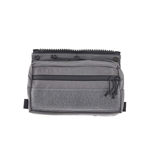 Il GP Flap si attacca al Assault Back Panel Core, offre un ampio scomparto per attrezzature e una chiusura con zip per una sicurezza ottimale.