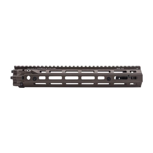 Il sistema RIS III di Daniel Defense offre un design leggero e versatile con attacchi M-LOK, costruzione in alluminio di grado aeronautico e compatibilità con RIS II.