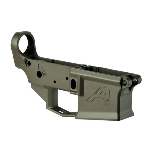 Il M4E1 Stripped Lower Receiver di Aero Precision offre resistenza, compatibilità con parti AR-15, e un design elegante con guardia del grilletto integrata.