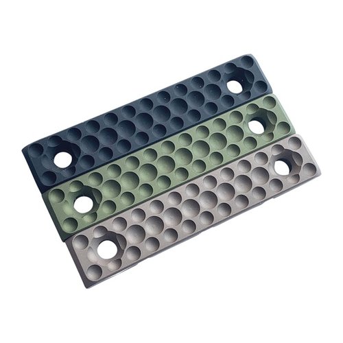Il PCM M-LOK gestisce i cavi in modo sicuro e ordinato, con capacità di curvatura e realizzato in alluminio anodizzato, disponibile in vari colori.
