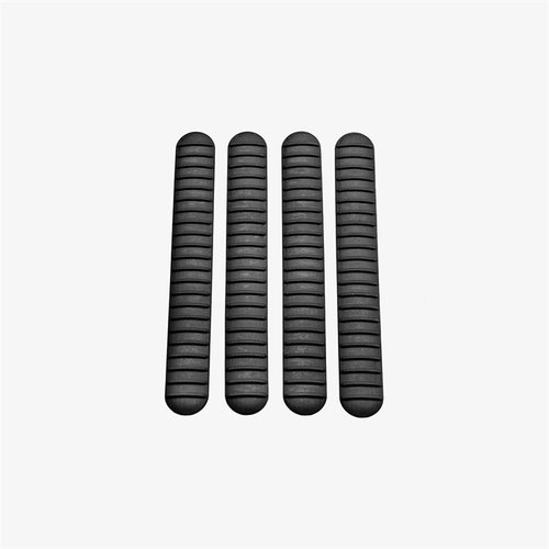 Copri rail M-LOK® B5 SYSTEMS, dal design low-profile, offre presa sicura e resistenza al calore, compatibile con la maggior parte delle rail e venduto in confezioni da 4.