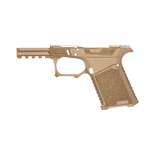 Il telaio SCT 19 offre ergonomia migliorata con texture aggressiva, beavertail esteso, e compatibilità con parti Glock Gen 1-3 e caricatori Glock 19.