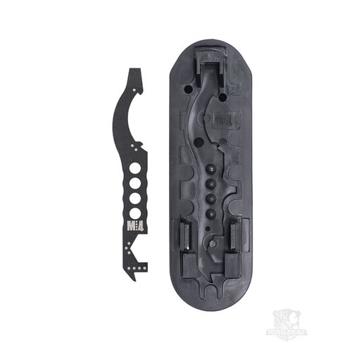 Il MultiTasker M:4 Tool è un multi-tool compatto per AR-15/M4, con cacciavite, scraper per carbonio, strumento di regolazione A2 e driver Phillips, tutto in un design discreto.