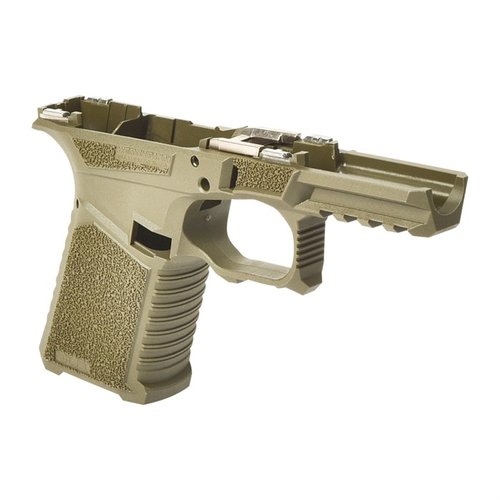 Il telaio SCT 19 offre ergonomia avanzata con texture aggressiva, beavertail esteso, e compatibilità con parti Glock Gen 1-3 e caricatori Glock 19.