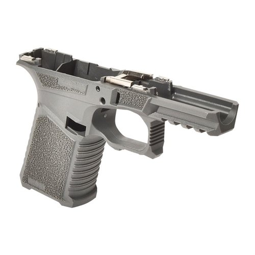Il telaio SCT 19 offre ergonomia avanzata con texture aggressiva, beavertail esteso, e compatibilità con parti Glock Gen 1-3 e caricatori Glock 19.