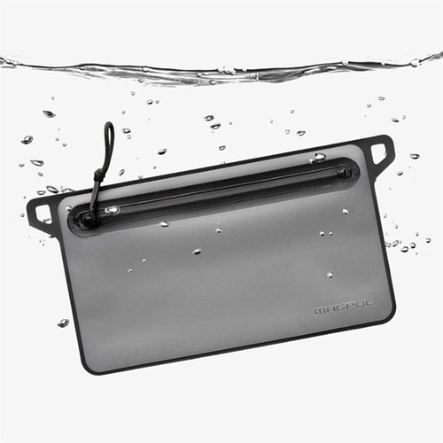 La DAKA Waterproof Window Pouch di Magpul offre una protezione impermeabile al 100% con cerniera YKK, finestra traslucida e punti di attacco per moschettoni.