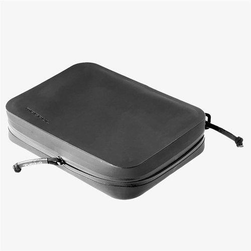 L'Organizer Utility DAKA Large di Magpul è resistente all'acqua, compatto e offre ampio spazio per riporre e proteggere il tuo equipaggiamento essenziale.