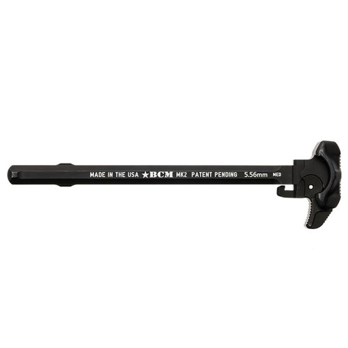 Il BCM Mk 2 Charging Handle offre un design ambidestro, canali di scarico gas ottimizzati e una superficie di presa senza punti di pizzicamento per un'azione rapida.