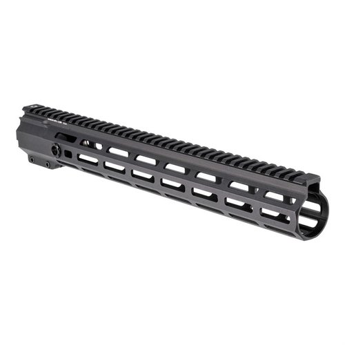 Scopri il SXT Series Handguard: design free float, sistema M-LOK a 7 lati, punto QD ambidestro e facile installazione con attacco M-LOK da 2".