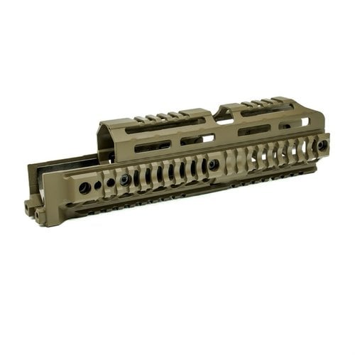 Gli AK Alpha Series Quad Rail Handguards offrono flessibilità, design robusto in alluminio anodizzato, e punti QD per attacchi sling, senza modifiche permanenti.