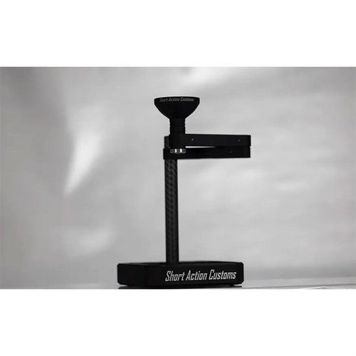 Il SAC Modular Funnel Stand è realizzato in alluminio 6061, offre bracci di regolazione duali, 5 tasche per inserti e un'asta in carbonio per un ricaricamento preciso e senza ingombri.