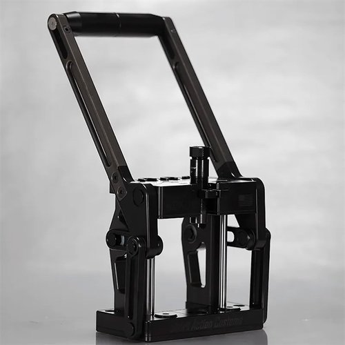 NEXUS PRESS offre un sistema innovativo di shell holder flottante, cam over preciso e un design che facilita la ricarica, migliorando consistenza e prestazioni.