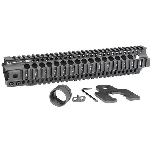 L'AR-15 Combat Rail T-Series offre un design monolitico, materiali di alta qualità, e compatibilità con upper receiver standard, garantendo robustezza e funzionalità.