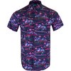 La RETRO-RIFLE SHORT SLEEVE BUTTON DOWN SHIRT è leggera e traspirante, realizzata in 97% Polyester e 3% Spandex, ideale per chi ama il comfort e lo stile.