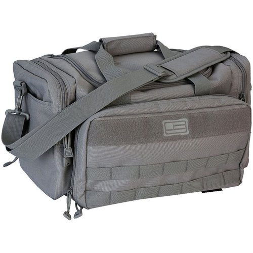 La TACTICAL BASIC RANGE BAG offre accesso rapido all'equipaggiamento, è realizzata in poliestere durevole, con scomparti multipli e design pratico per ogni avventura.