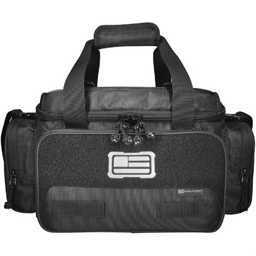 La 1680D TACTICAL RANGE BAG offre un design robusto, ampio spazio di archiviazione, tasche esterne, maniglia imbottita e tracolla regolabile per un trasporto facile.