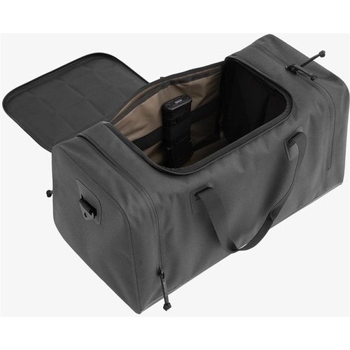 La DAKA Range Bag Large da 40L è resistente all'acqua, con tasche per riviste e accessori, e un fondo in Hypalon® per una maggiore durabilità e supporto.