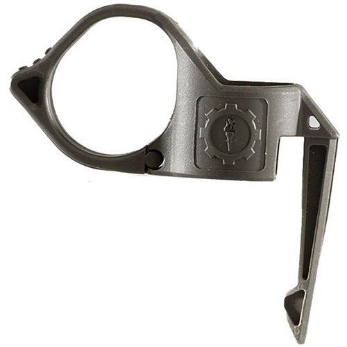 Il SwitchBack 2.0 offre un anello multifunzione e una clip robusta per torce, migliorando ergonomia e rapidità di accesso in situazioni di tiro e ricerca.