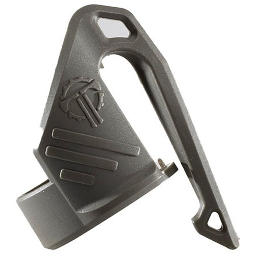 Il Low Profile Carry Clip di Thyrm offre un trasporto discreto e sicuro per torce tattiche, con rapido accesso e compatibilità MOLLE, realizzato in polimero resistente.