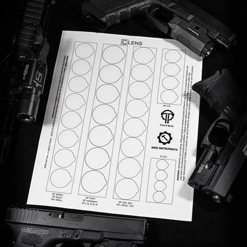 CLENS 31 offre una protezione facile e veloce per le lenti di torce e luci per armi, mantenendo la luminosità ottimale durante le sessioni di tiro.