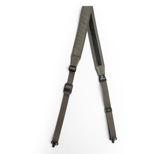 La SIERRATAC REVERSO Quick-Detach Sling offre un comfort superiore, regolazione rapida e materiali resistenti, ideale per operazioni reali e uso intensivo.