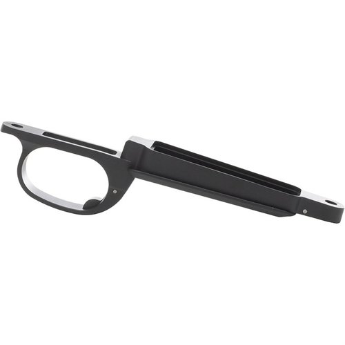 Il Bottom Metal Remington 700 Alpha One è un componente OEM in alluminio, leggero e resistente, con finitura anodizzata nera per un'interfaccia precisa e duratura.