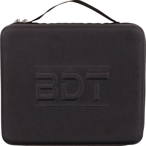 Il Bulldog Cases EVA Suppressor Field Case 11" x 3" x 9" offre protezione resistente, scomparti organizzati e una borsa termoresistente fino a 600°F.